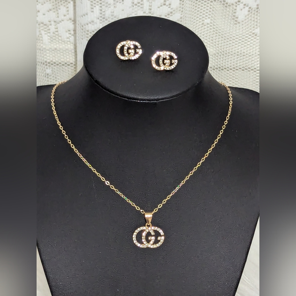Elegant Gold tone Necklace and Earring Set